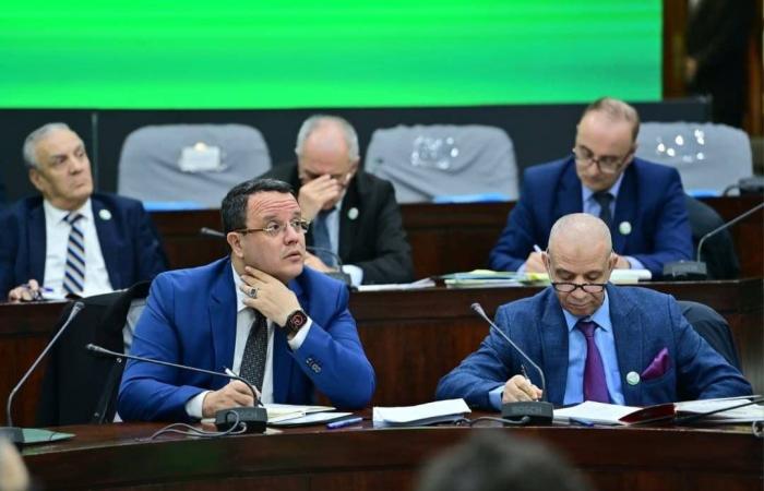 الجزائر
      تعلن
      عن
      انتخابات
      برلمانية
      في
      مطلع
      يوليو
      وسط
      عودة
      جماعية
      من
      المعارضة