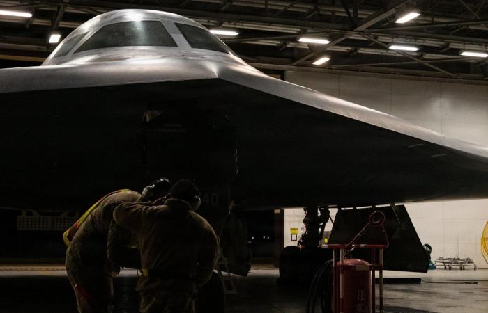 بعد تهديد ترامب لإيران.. الجيش الأمريكي يعلن عن فحص القاذفة "الشبحية" "B-2" قبيل تنفيذها مهمة