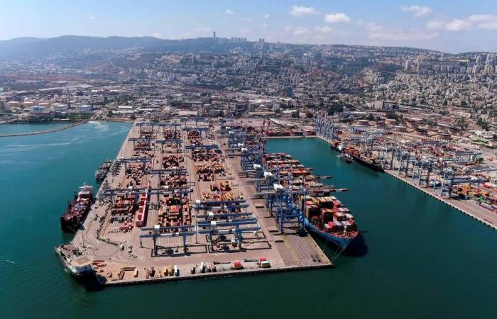 اتهام
      شركات
      شحن
      يونانية
      بنقل
      أسلحة
      ومنتجات
      طاقة
      إلى
      إسرائيل