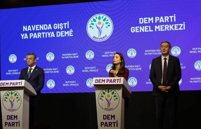 نتنياهو
      يقيل
      المتحدث
      باسمه
      بعد
      سلسلة
      فضائح