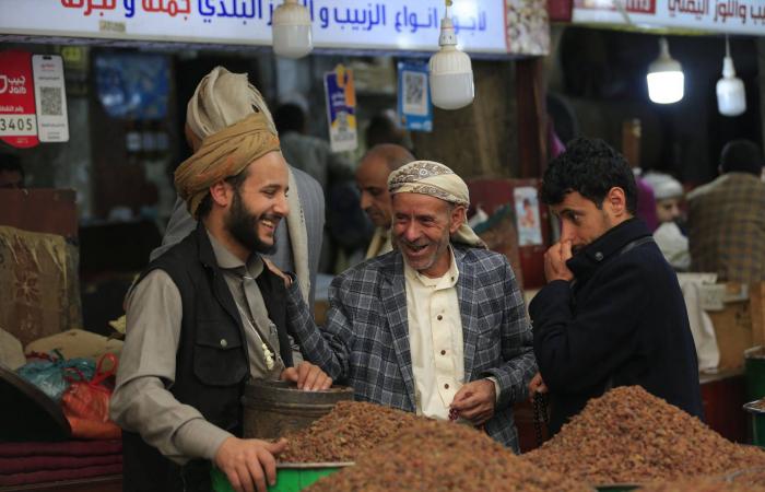 غضب
      يمني
      إزاء
      شطب
      الحوثيين
      آلاف
      الوكالات
      التجارية