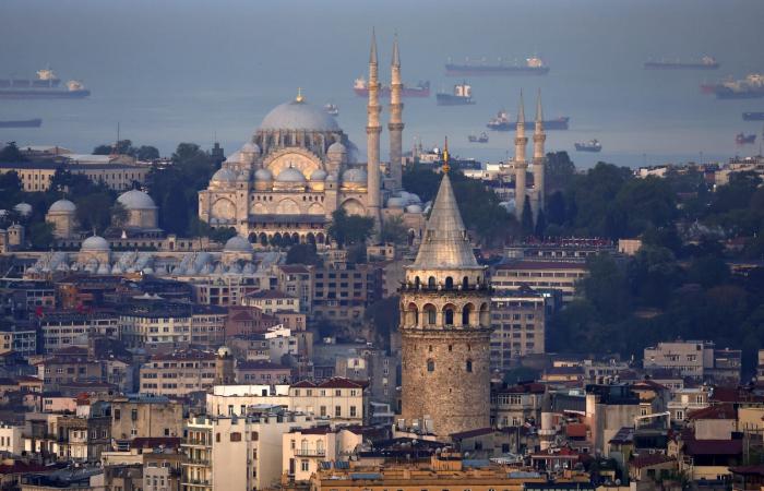 سقوط عدة ضحايا في إطلاق نار خارج القنصلية الإسرائيلية في إسطنبول