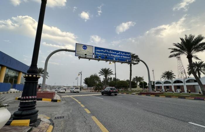 استئناف حركة عبور المركبات على جسر الملك فهد بعد تعليق احترازي