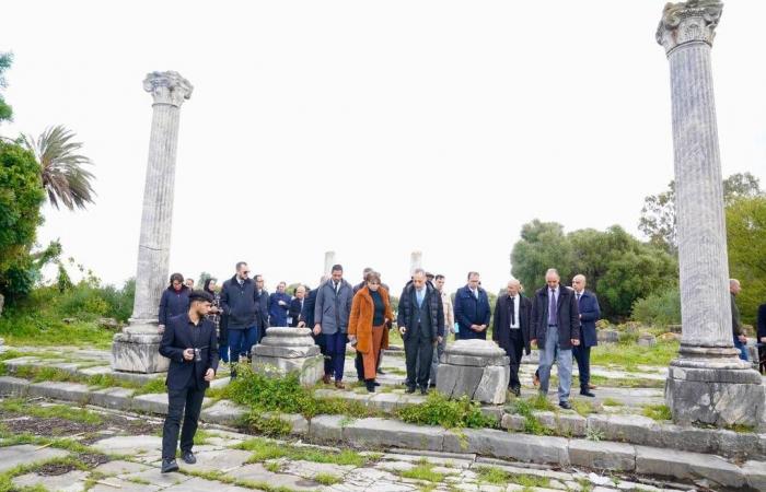 استنفار
      أمني
      وشعبي
      في
      الجزائر
      قبيل
      الزيارة
      التاريخية
      لرئيس
      الفاتيكان