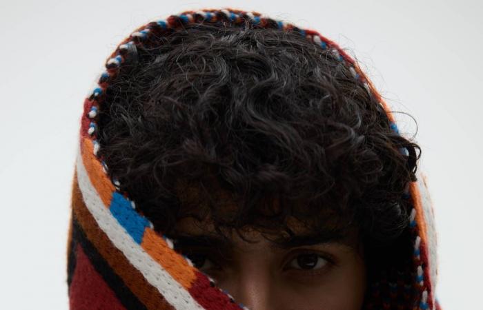 أنجلينا
      جولي
      وعيونها...
      هل
      خضعت
      للتجميل؟