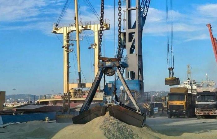 خبير
      عسكري
      لـ«الشرق
      الأوسط»:
      زيلينسكي
      عرض
      شراء
      الفوسفات
      السوري
      مقابل
      القمح
      والمسيّرات