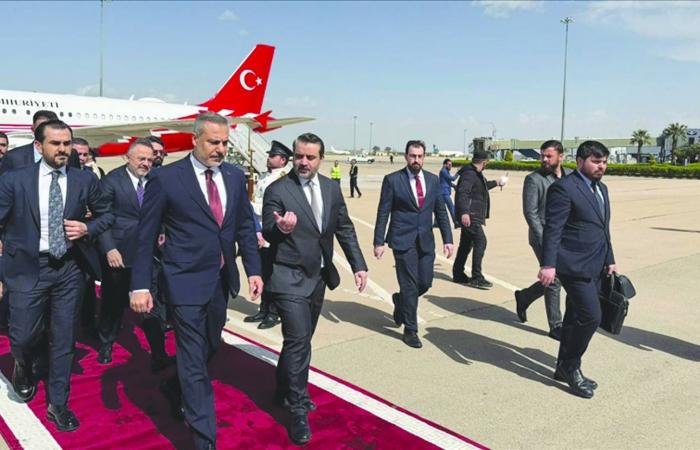 خبير
      عسكري
      لـ«الشرق
      الأوسط»:
      زيلينسكي
      عرض
      شراء
      الفوسفات
      السوري
      مقابل
      القمح
      والمسيّرات