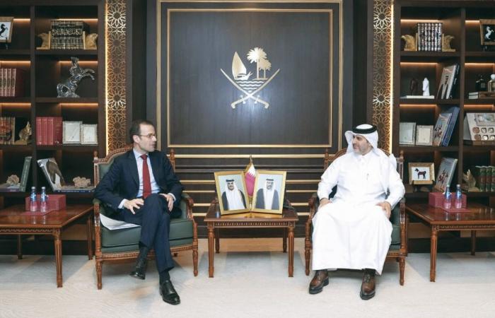 قطر وفرنسا تستعرضان التعاون في القطاع المالي