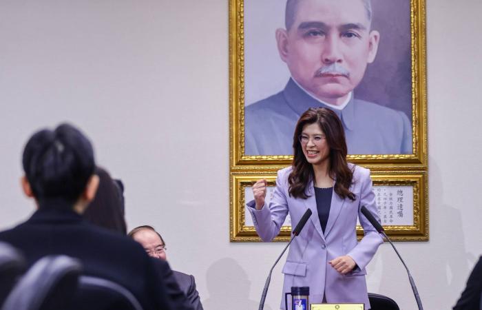 زعيمة
      المعارضة
      التايوانية
      في
      «زيارة
      نادرة»
      للصين