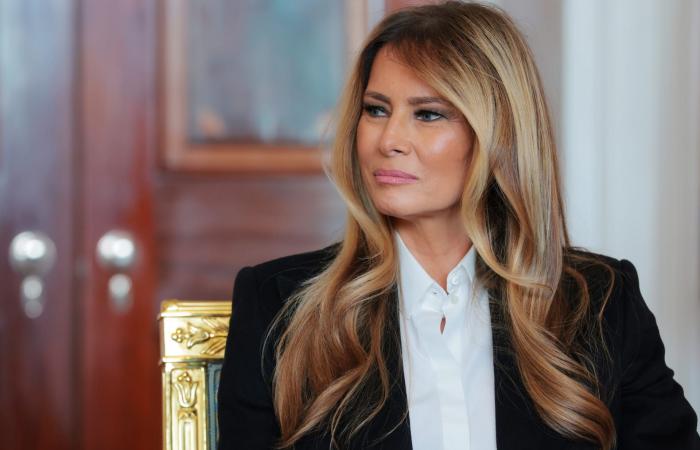 رسائل "شخصيّة" توجّهها ميلانيا ترامب عبر أزيائها..ماذا تعني كل قطعة ملابس؟