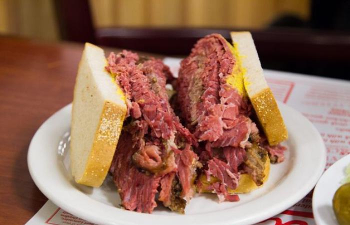 ساندويتش
      كندي
      شهير
      يقتحم
      قائمة
      أفضل
      25
      ساندويتشا
      حول
      العالم