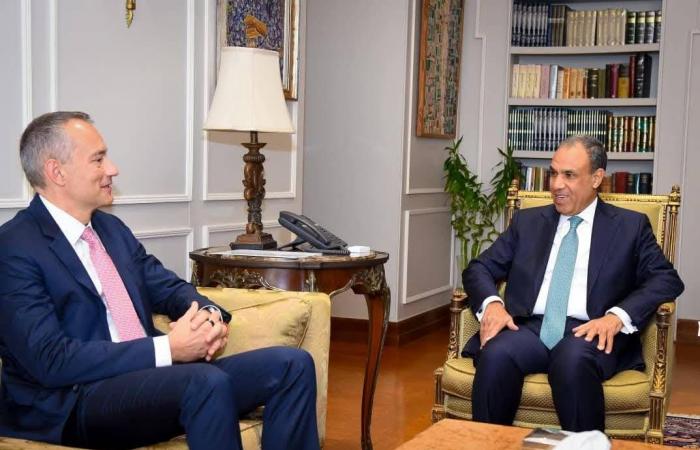 هل
      تعوِّل
      «حماس»
      على
      مفاوضات
      إيران
      لحل
      أزمة
      «نزع
      السلاح»؟