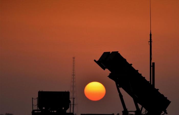 الهجمات
      الإيرانية
      تتواصل
      على
      الخليج
      رغم
      إعلان
      وقف
      إطلاق
      النار