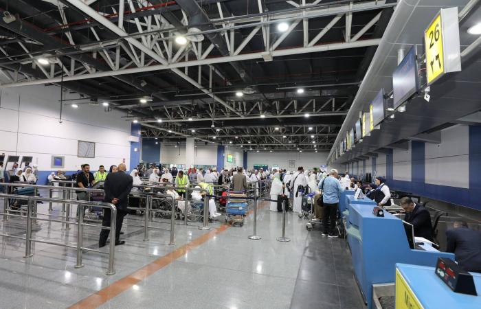 تيسيراً
      على
      المسافرين...
      «بطاقات
      الجوازات
      الورقية»
      تغادر
      مطار
      القاهرة