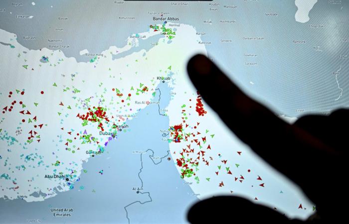 إيران تعلن توقف حركة الملاحة في مضيق هرمز.. و"الحرس الثوري" يكشف السبب