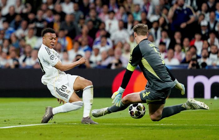 سرقة
      منزل
      حبيب
      باي
      مدرب
      مارسيليا
      الفرنسي