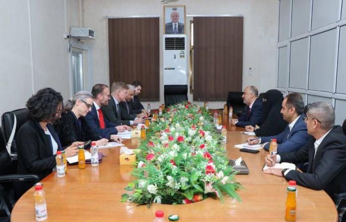 التراجع
      بمنح
      «الحماية»
      في
      ألمانيا
      يشمل
      جميع
      طالبي
      اللجوء
      السوريين