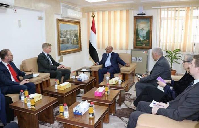 التراجع
      بمنح
      «الحماية»
      في
      ألمانيا
      يشمل
      جميع
      طالبي
      اللجوء
      السوريين