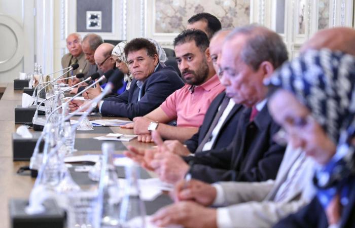 فقدان
      شخص
      وإصابة
      3
      في
      حريق
      بسفينة
      في
      قناة
      السويس