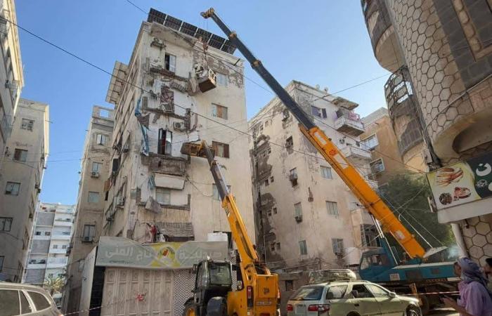 محافظ
      عدن
      يطالب
      بتحييدها
      عن
      الصراع
      السياسي