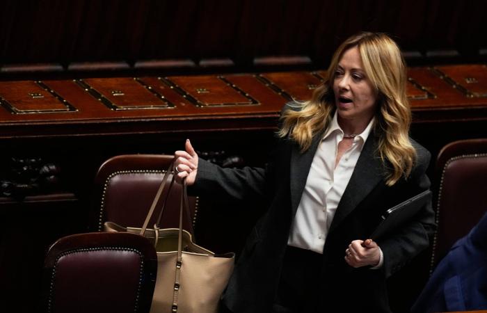 رئيس
      الأركان
      الإسرائيلي:
      وجّهنا
      ضربة
      قوية
      لـ«حزب
      الله»