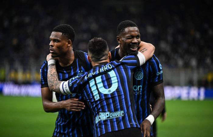 دوناروما
      ينهي
      الجدل:
      لم
      نطلب
      مالاً
      مقابل
      التأهل
      لـ«كأس
      العالم»