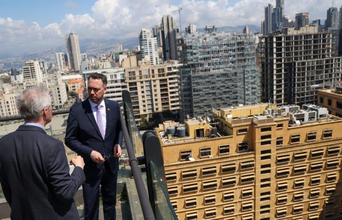 وزير خارجية بلجيكا يعلق على ضربة إسرائيلية "ضخمة" قرب موقعه خلال زيارة بيروت