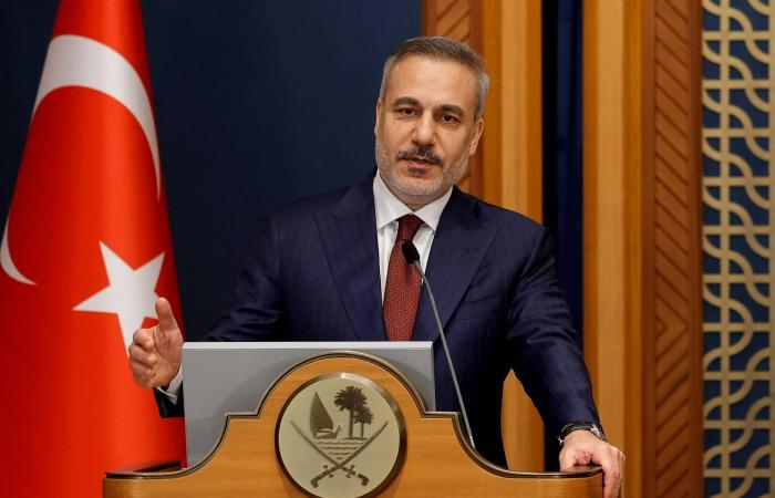 طهران
      تحذر
      من
      الألغام
      في
      هرمز
      وتفرض
      مسارات
      جديدة