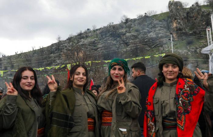 طهران
      تحذر
      من
      الألغام
      في
      هرمز
      وتفرض
      مسارات
      جديدة