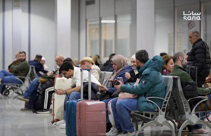 سوريا
      تُعيد
      الوصل
      البري
      مع
      لبنان
      والجوي
      مع
      العالم