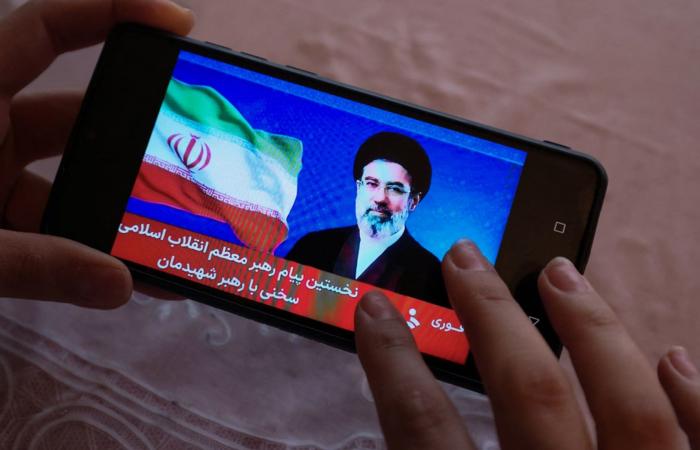 إيران.. مجتبى خامنئي يخاطب "الجيران الجنوبيين" ببيان منسوب