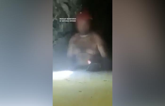 شاهد لحظة إنقاذ عامل منجم حوصر تحت الأرض 14 يومًا في المكسيك