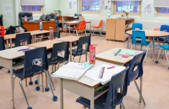 حل
      سريع
      لأزمة
      المعلمين..
      أونتاريو
      تختصر
      مدة
      الإعداد
      إلى
      عام
      واحد