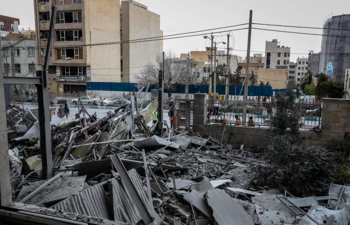 دور
      رئيسي...
      كيف
      تدخلت
      الصين
      لإقرار
      الهدنة
      بين
      أميركا
      وإيران؟