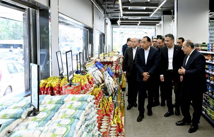 ارتياح
      في
      مصر
      بعد
      تخفيف
      إجراءات
      «الإغلاق
      المبكّر»
      للمحال