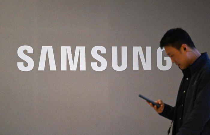 «سامسونغ»
      تضيف
      تَوافق
      «AirDrop»
      إلى
      «Quick
      Share»
      لمشاركة
      الملفات