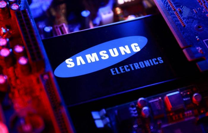 «سامسونغ»
      تضيف
      تَوافق
      «AirDrop»
      إلى
      «Quick
      Share»
      لمشاركة
      الملفات