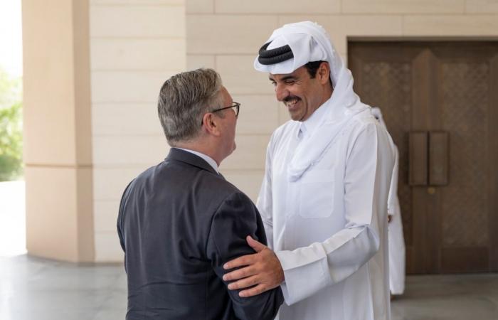 سمو الأمير ورئيس الوزراء البريطاني يبحثان تطورات الأوضاع الإقليمية والدولية