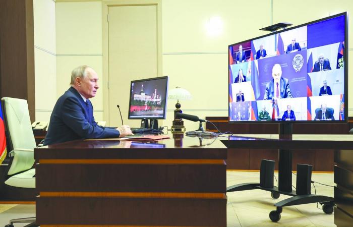 بوتين
      يعلن
      بمناسبة
      عيد
      الفصح
      عن
      وقف
      لإطلاق
      النار...
      وزيلينسكي
      يرد
      بالمثل