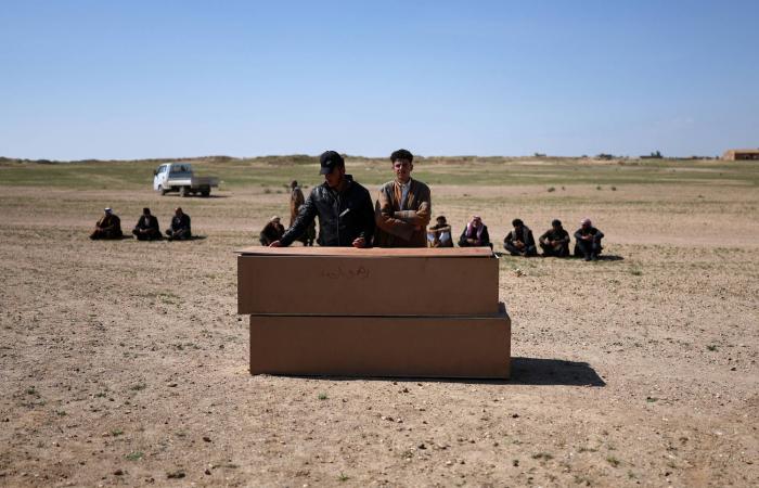 سوري
      يفقد
      زوجته
      و4
      من
      أطفاله
      في
      الغارات
      الإسرائيلية
      على
      بيروت