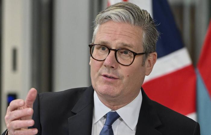 اعتقال
      200
      شخص
      خلال
      احتجاج
      على
      حظر
      حركة
      «فلسطين
      أكشن»
      في
      لندن