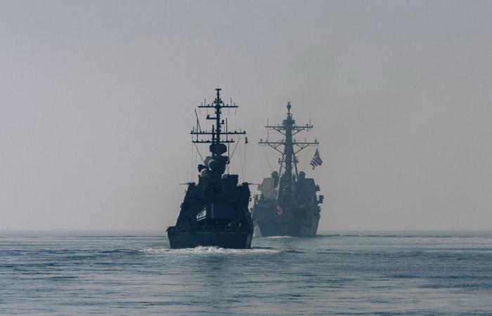 القيادة المركزية الأمريكية تكشف حقيقة عبور مدمرتان "مضيق هرمز"