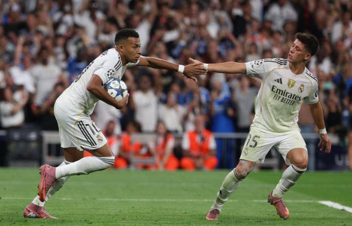 الدوري
      الإنجليزي:
      ليفربول
      يهزم
      فولهام
      بثنائية
      صلاح
      ونجوموها