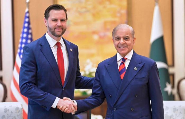 متحدث:
      طهران
      على
      اتصال
      بلبنان
      لضمان
      احترام
      التزامات
      وقف
      إطلاق
      النار