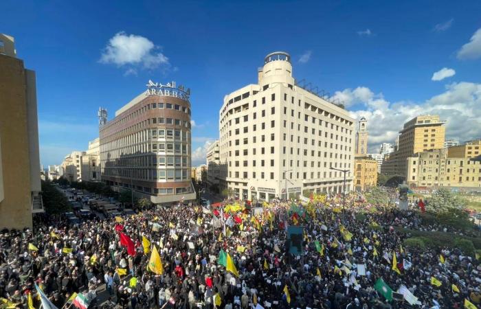 الجيش
      اللبناني
      ينبّه
      مناصري
      «حزب
      الله»
      إلى
      «المس
      بالسلم
      الأهلي»
      بعد
      تحركات
      مناهضة
      للحكومة