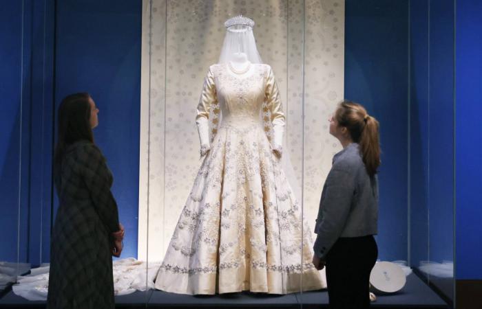 «المسافة
      صفر»...
      قصص
      تندد
      بالحروب