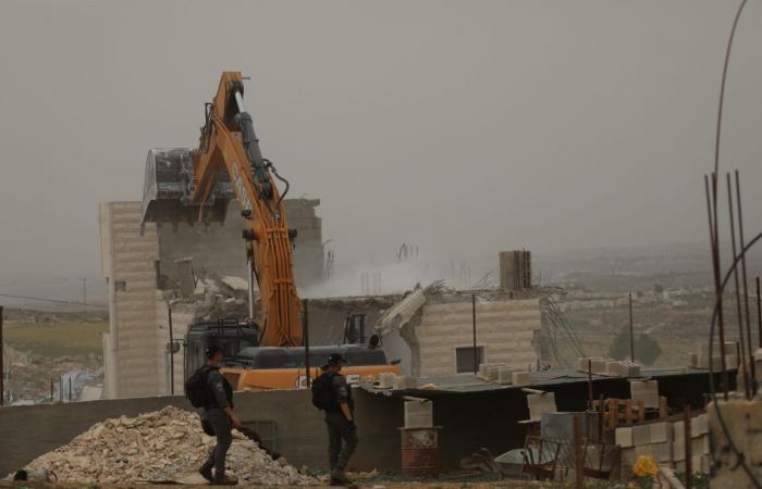 فلسطين: الاحتلال يجبر أشقاء على هدم منازلهم وتحمل التكاليف