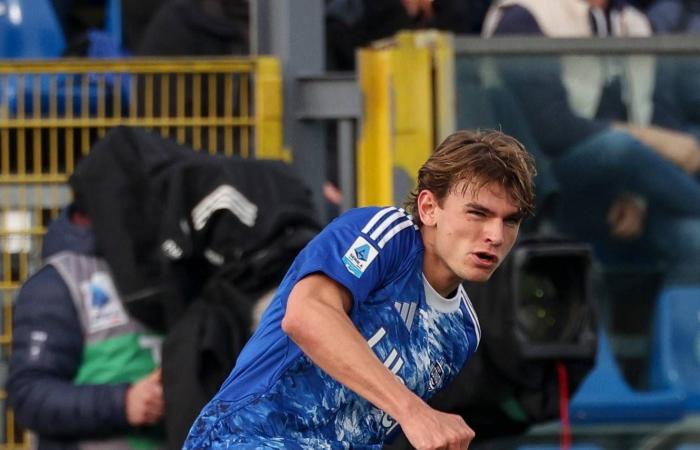 الدوري
      الإنجليزي:
      ليفربول
      يهزم
      فولهام
      بثنائية
      صلاح
      ونجوموها