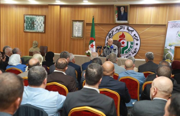 الجزائر:
      استنفار
      حزبي
      مبكر
      لخوض
      الاستحقاقات
      التشريعية