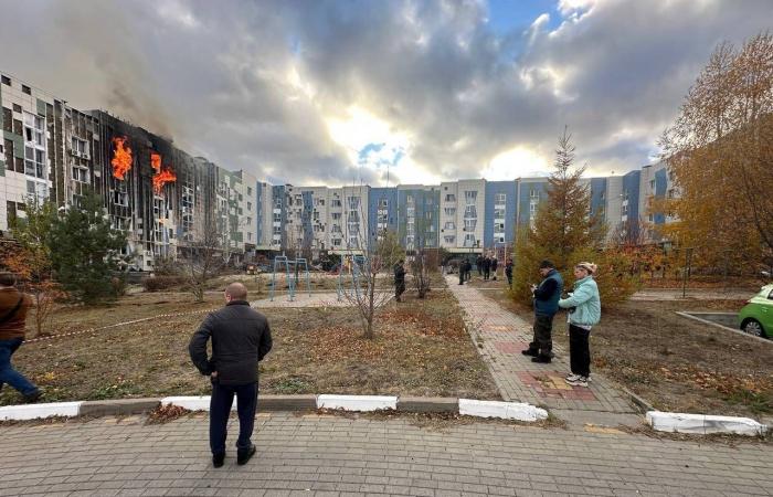 روسيا:
      إصابة
      5
      في
      هجمات
      لأوكرانيا
      على
      منطقتين
      حدوديتين
      رغم
      الهدنة